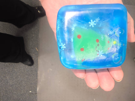 2" CHRISTMAS TREE WITH SNOWFLAKES SUGAR CUBE SQUISHY